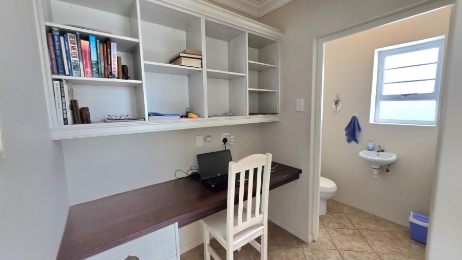 3 Bedroom Property for Sale in Franskraal Western Cape